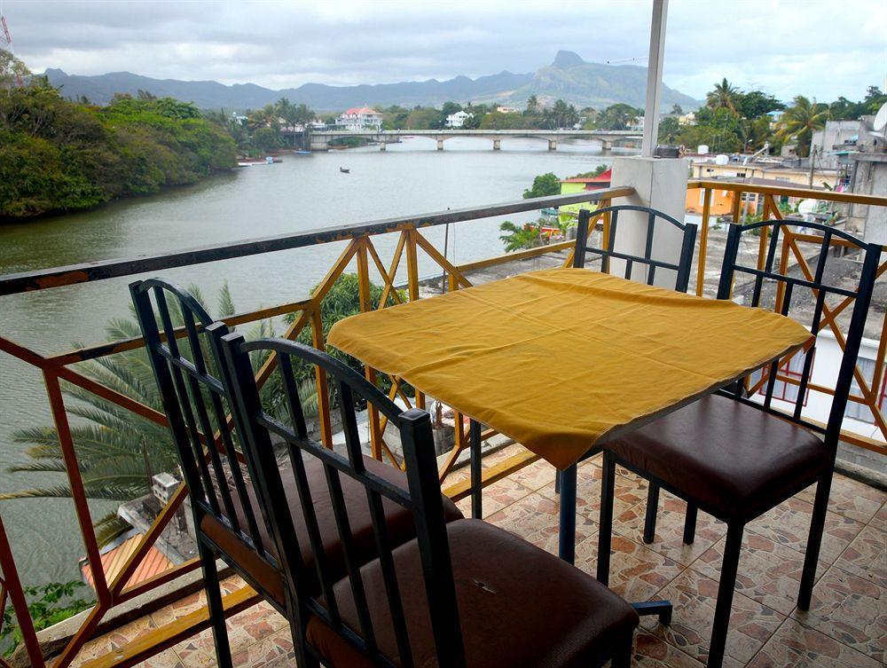 Le Bamboo Guesthouse Mahébourg Екстериор снимка