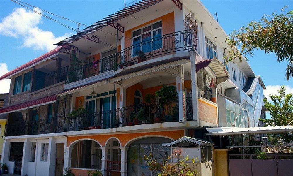 Le Bamboo Guesthouse Mahébourg Екстериор снимка