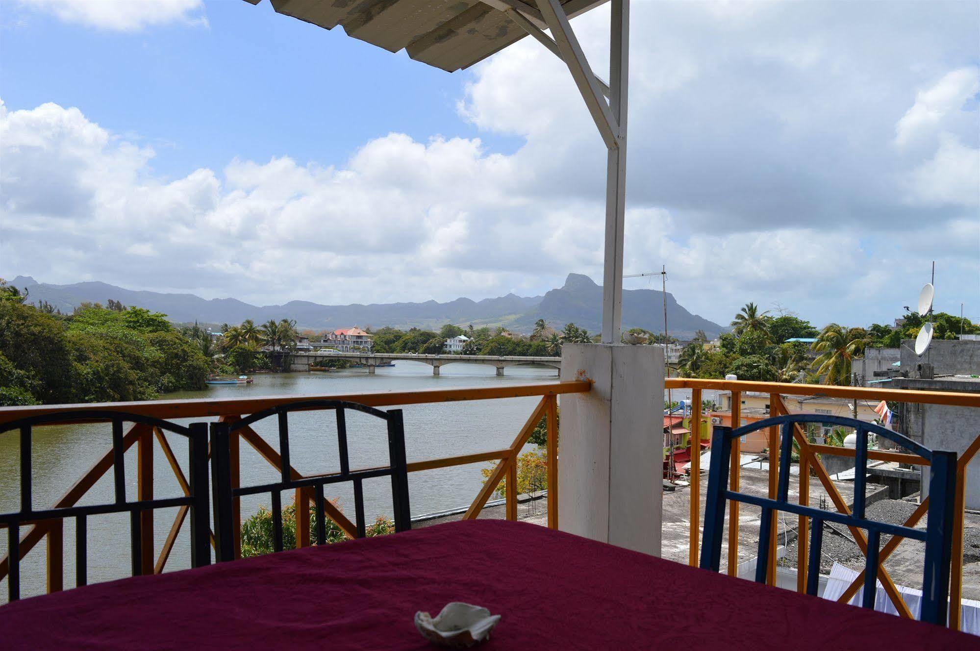 Le Bamboo Guesthouse Mahébourg Екстериор снимка